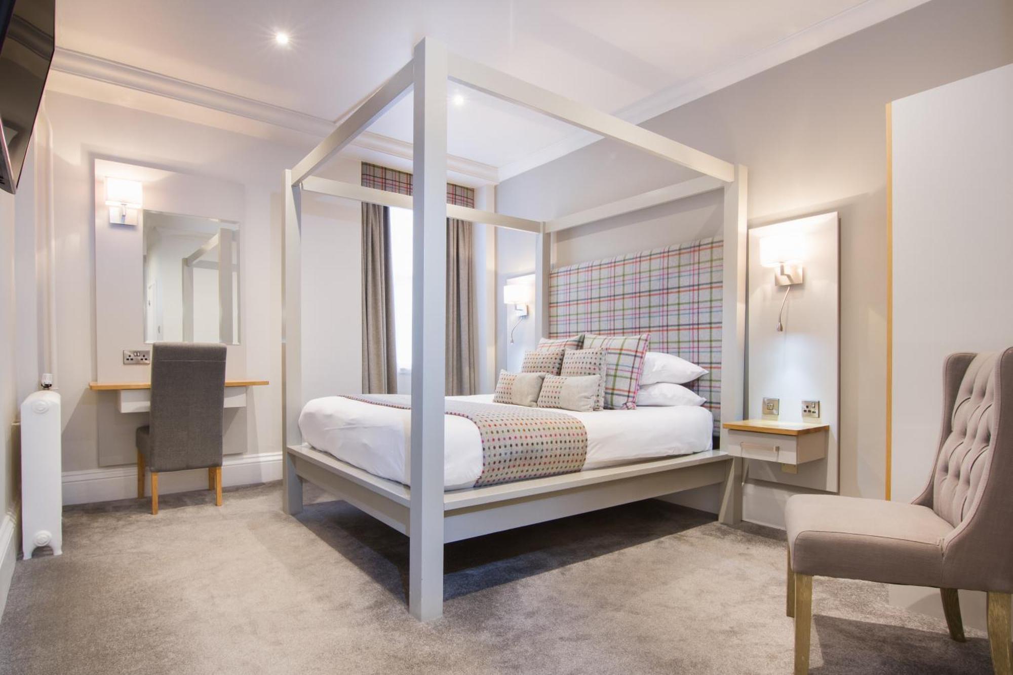 Four Poster Double Room,1432968343:JPEG