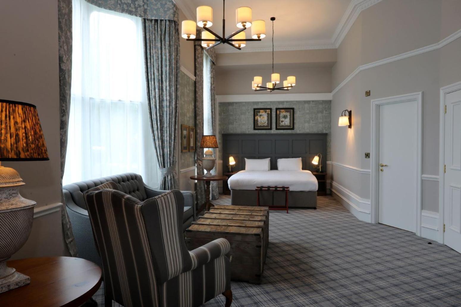 Executive Suite,1555775959:JPEG