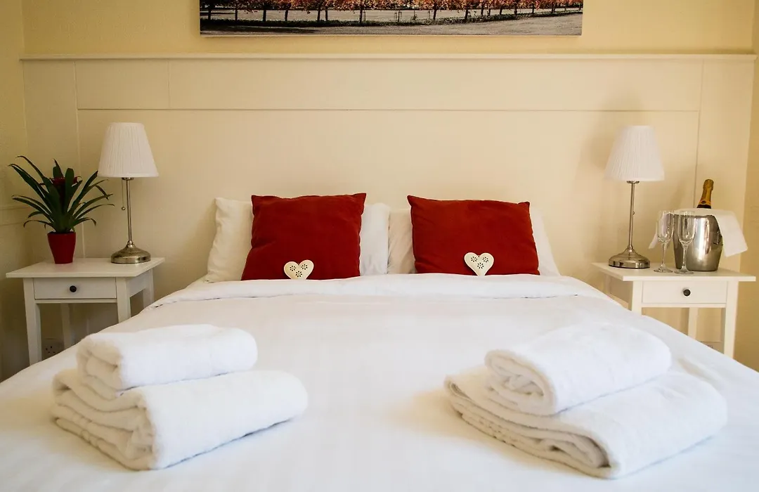 Fountains Guest House - Harrogate Stays With Free Parking-1